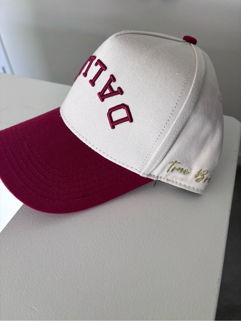 True Brvnd - Dallas Two-Tone Baseball Cap - white & Red - Picture 2 of 5